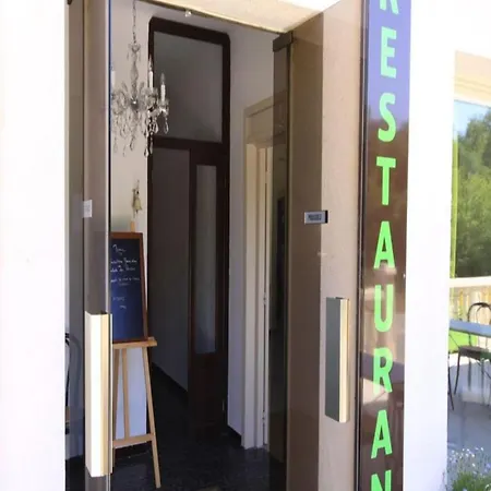 Szálloda Le Riviera Alata