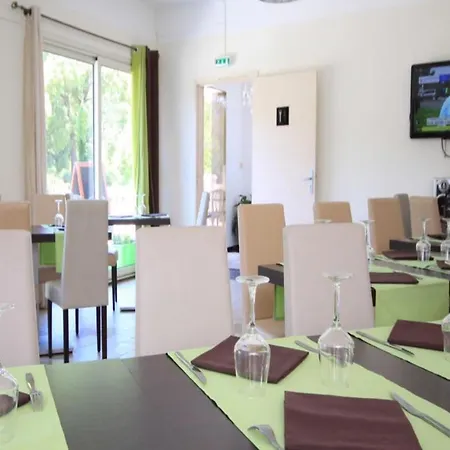 Le Riviera 2* Alata