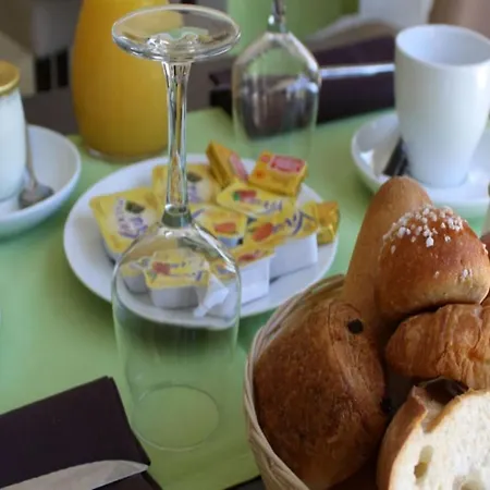 Le Riviera 2*